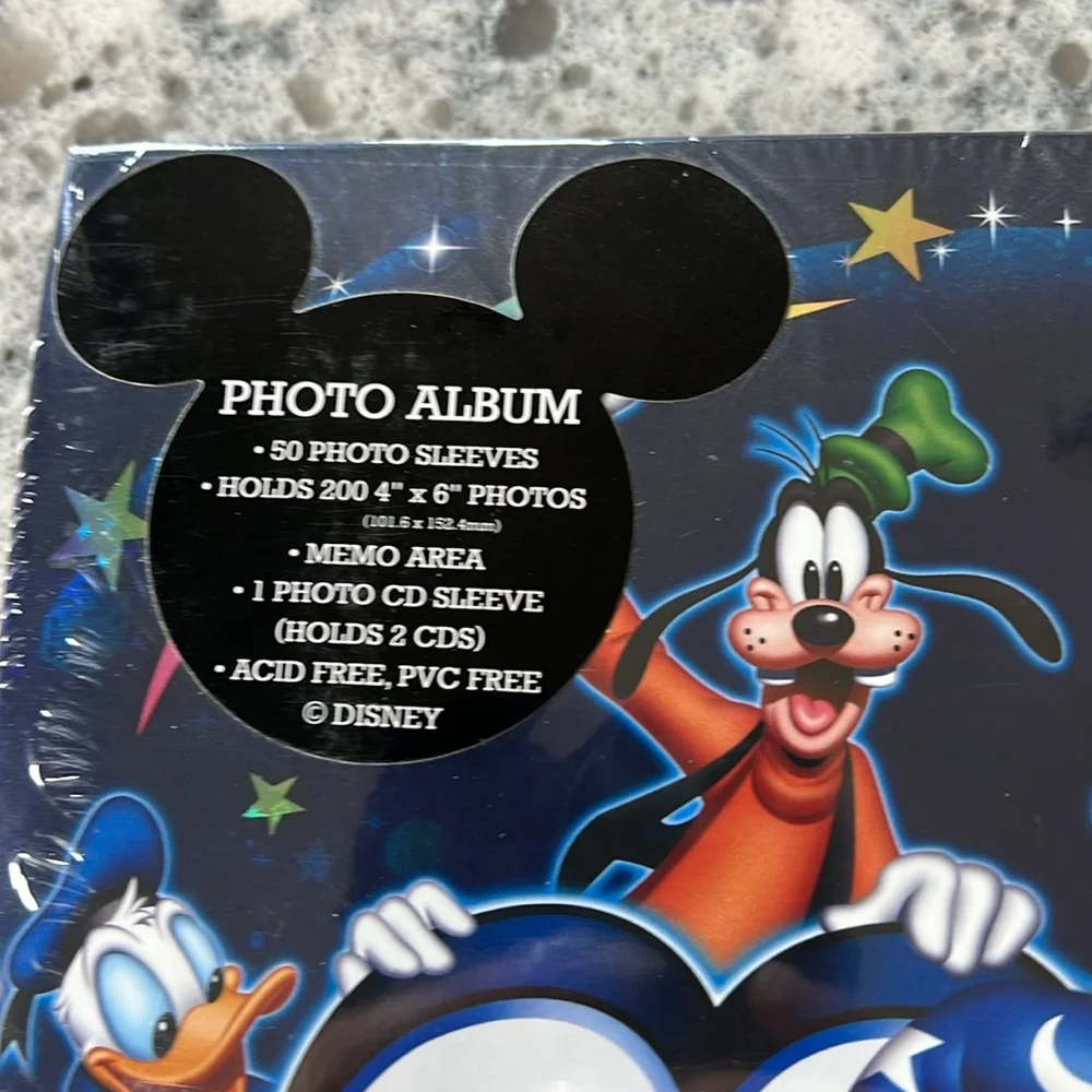 NWT! 2013 Disney photo album. 🐭